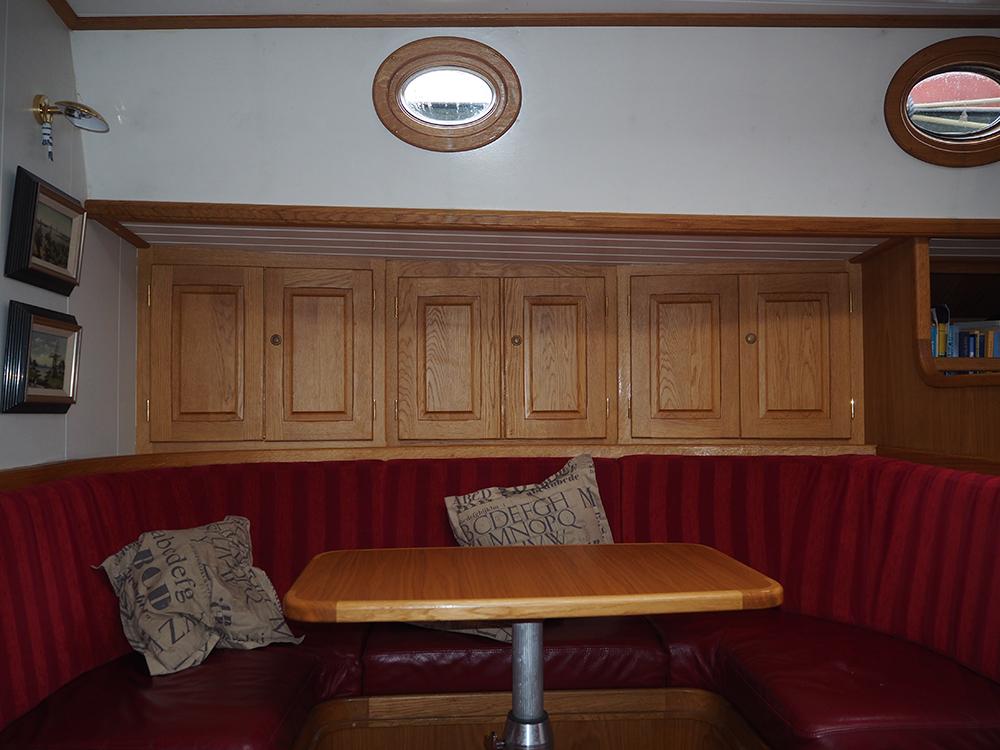 Saloon, Accommodation